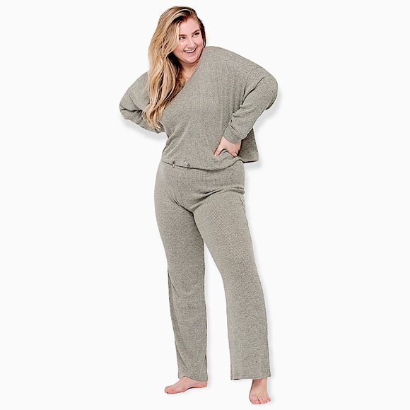 Cozy Dolman Sleeve Ribbed Top - Picture 4 of 14